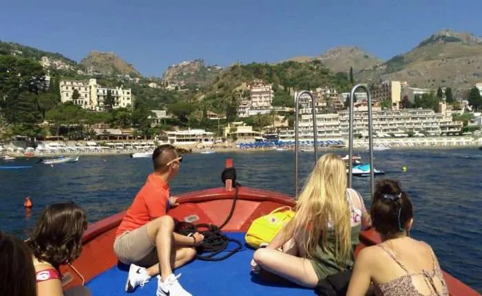 TOUR-Isola-Bella-Barca-700x430