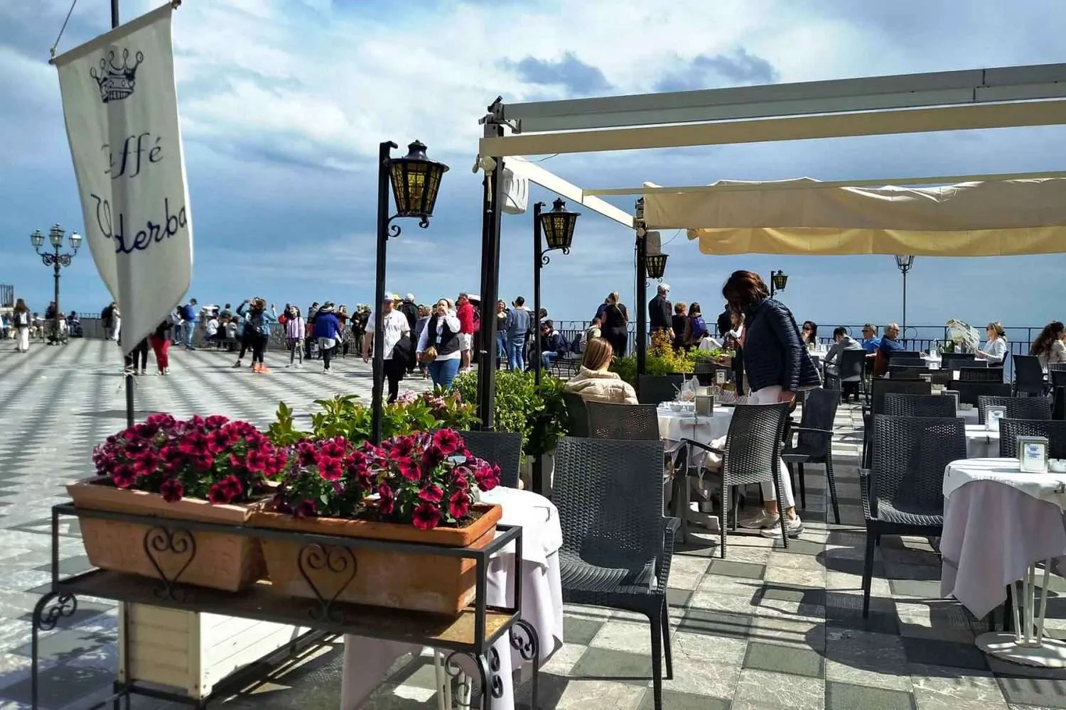 taormina-piazza-ix-aprile-bar-1500x1000