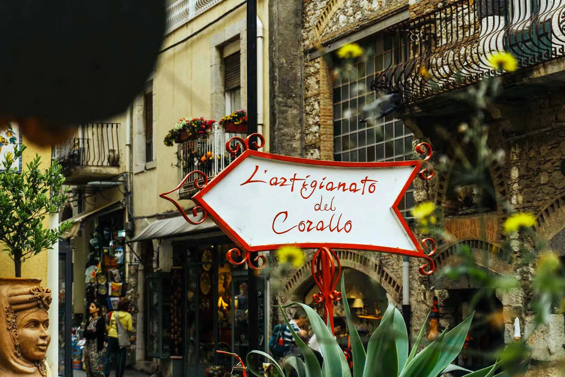 taorminatour-MAKING-pizza